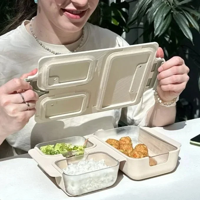 ReBento meals are delivered in durable, leak-proof containers. Inside, removable glass compartments let you separate and reheat food directly in the box, no transfer required. After you’re done, empty containers are collected by couriers on their nex