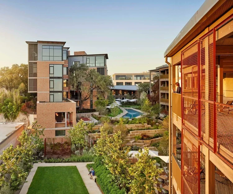 Cross‑Laminated Timber (CLT) is enabling multi‑storey and even high‑rise buildings traditionally dominated by concrete and steel. Engineered wood panels are layered at right angles, creating exceptional strength, fire resistance and seismic performan