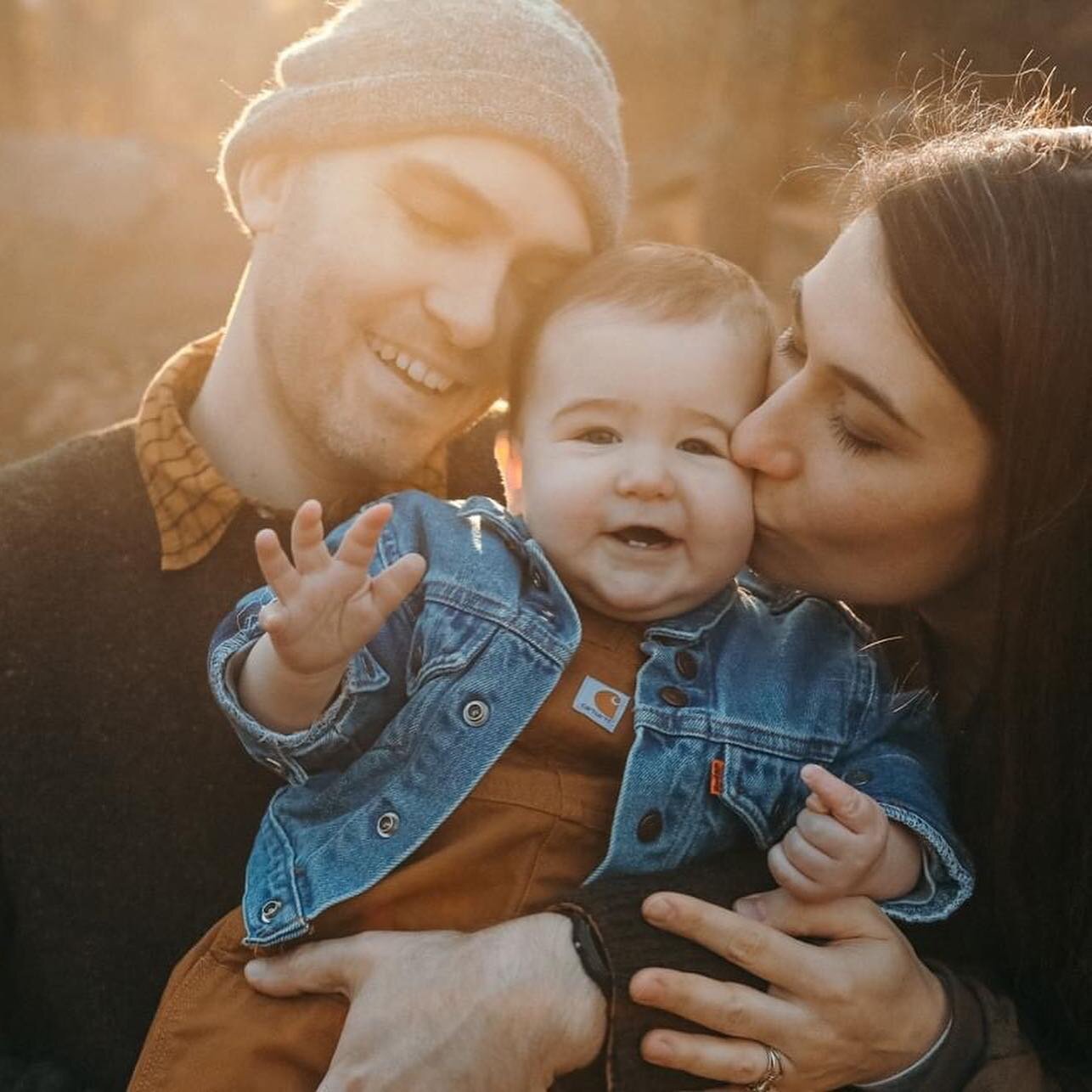 🍁 🍂 fall family photo sessions: booking now! 🍂🍁 here&rsquo;s a heart-melting Photoshoot of Jacqui and JonMatthew and darling baby Iona. It&rsquo;s been wild to watch her grow into her own person, with all the cool and wacky traits of her rad pare