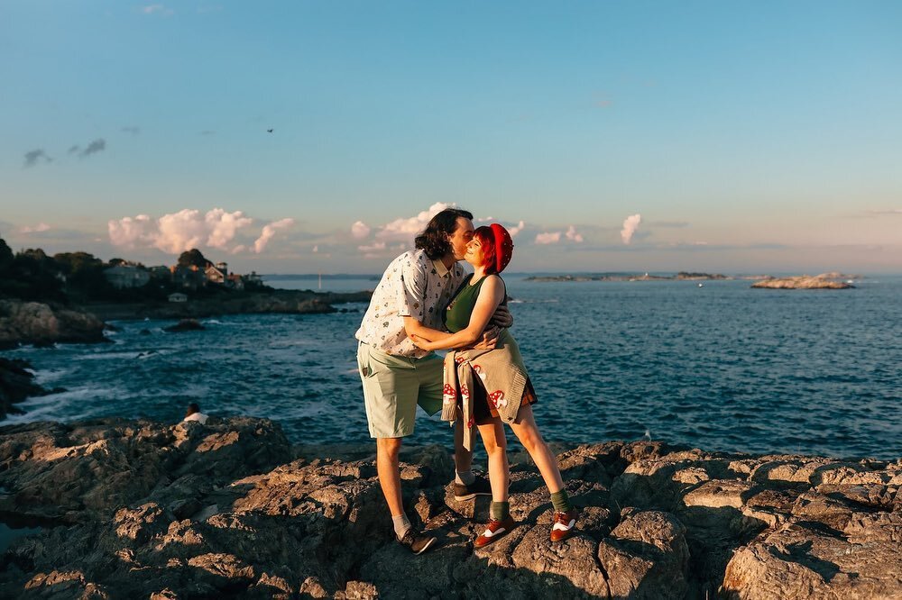 Matt (he/him) and Sav (she/they) are on the blog now too 🤗 sunset engagement shoot at Castle Rock in Marblehead! 

#marbleheadwedding #salemwedding #marbleheadengagement #bostonengagement #salemengagementphotographer #salemengagement #salemma #newen