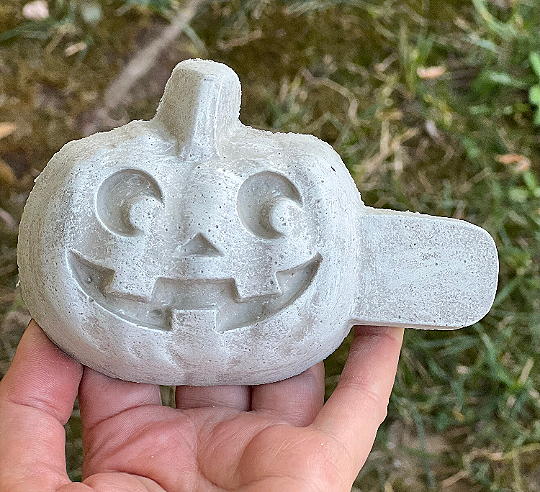 boo+pot+feet2.png