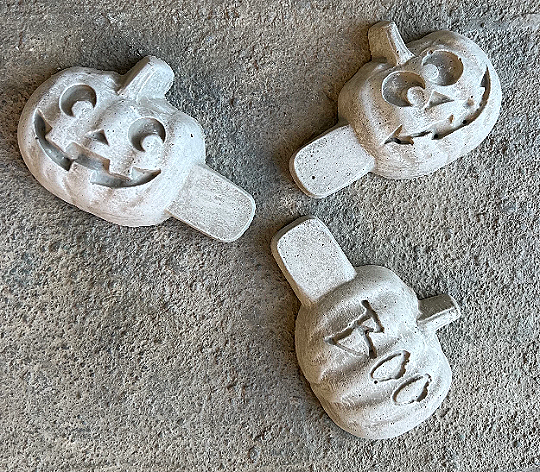 boo+pot+feet1.png