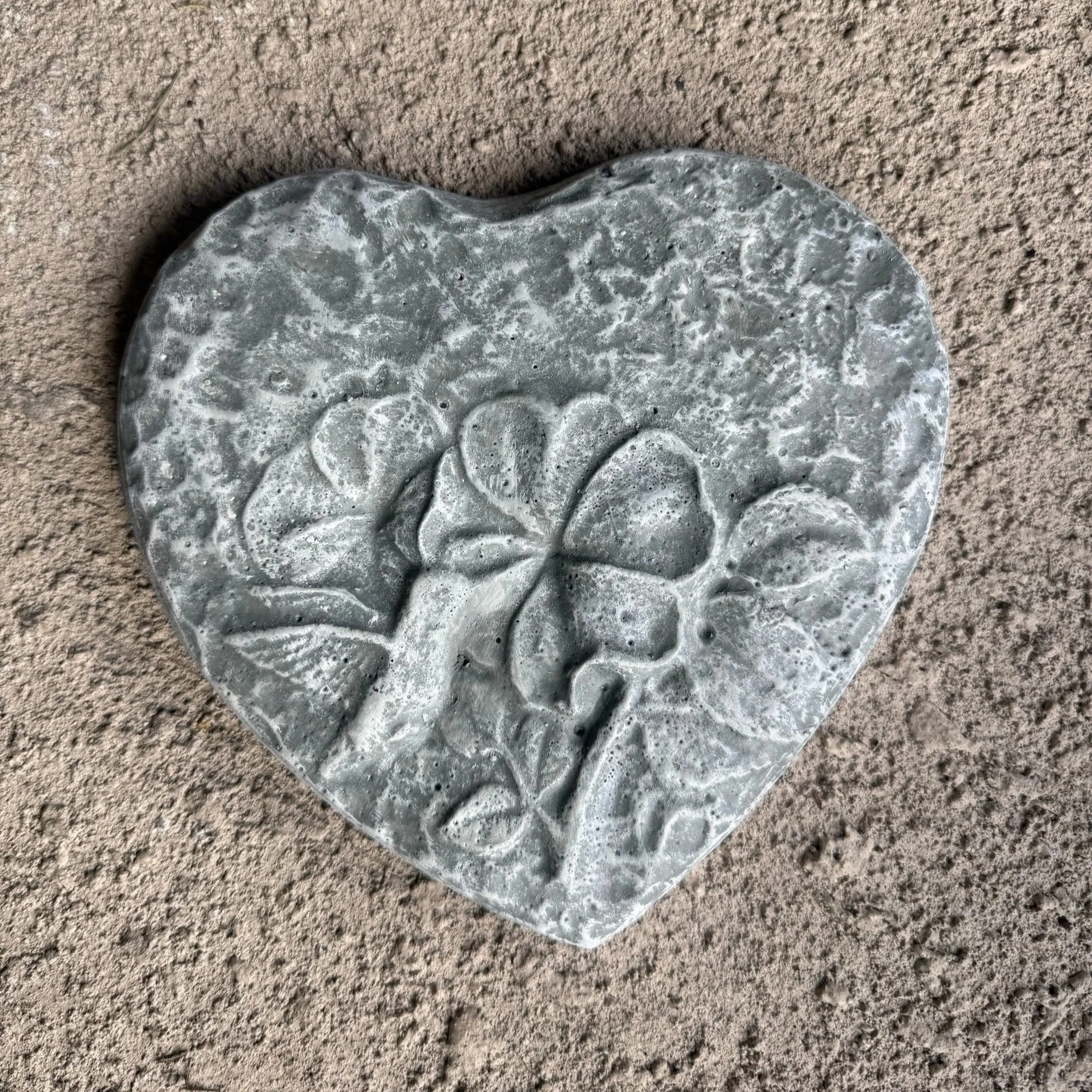 Hummingbird Heart Garden Stone