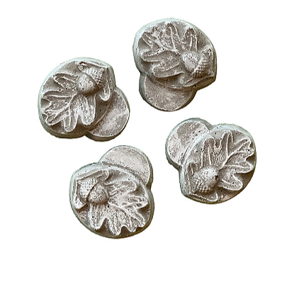 acorn+and+oak+leaf+pot+feet3.png