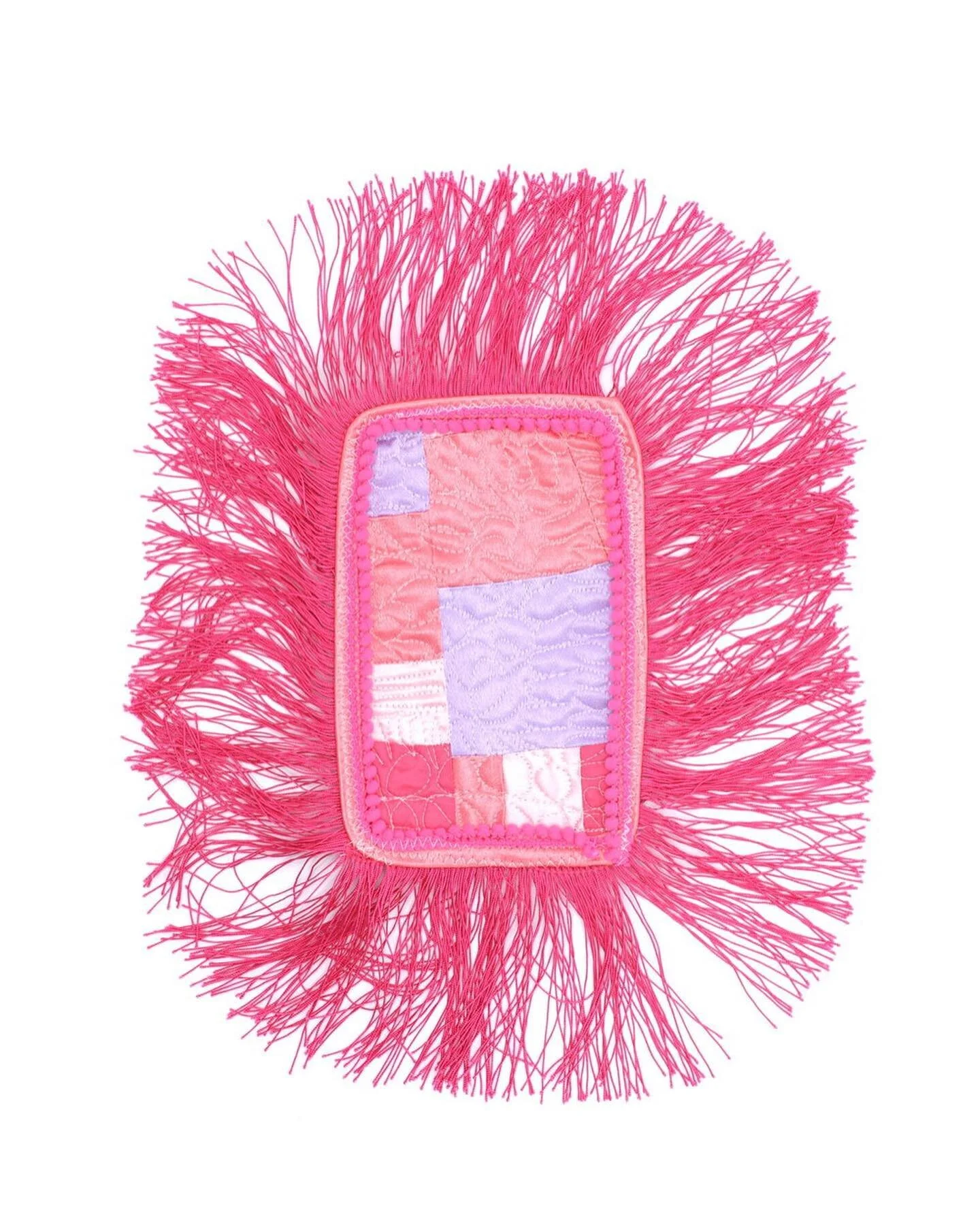 📱🛏 This past week I made these super fun puffy phone beds and I&rsquo;m so into them!

Ways to use:
- charge ya phone on it
- place it by computer while working
-plop it anywhere your phone is so you can give that cell a rest 

The phone bed also m