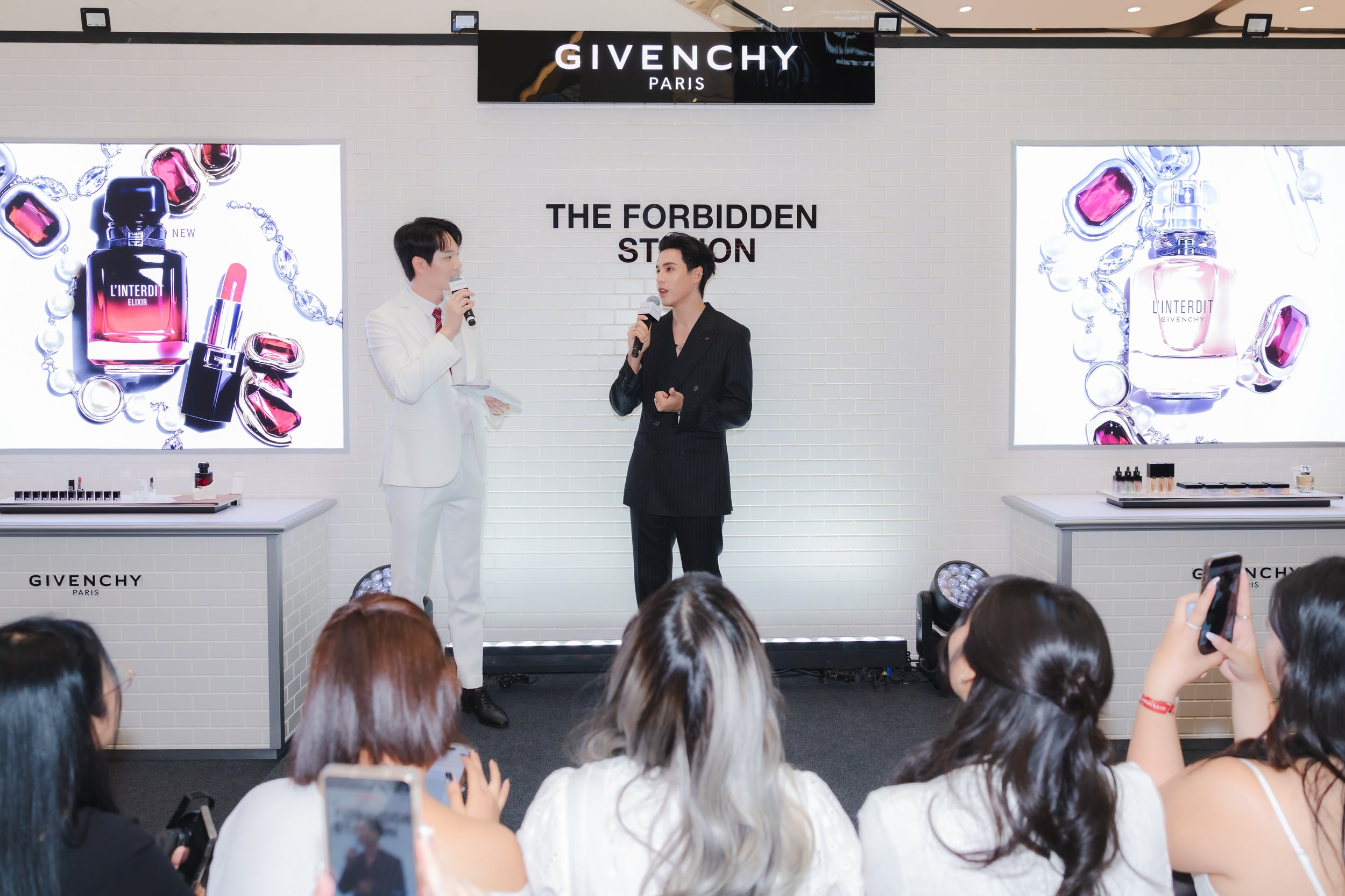 GIVENCHY-Mod-886.JPG