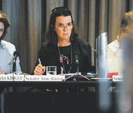 Fruit fly probe finds lack of responsibility