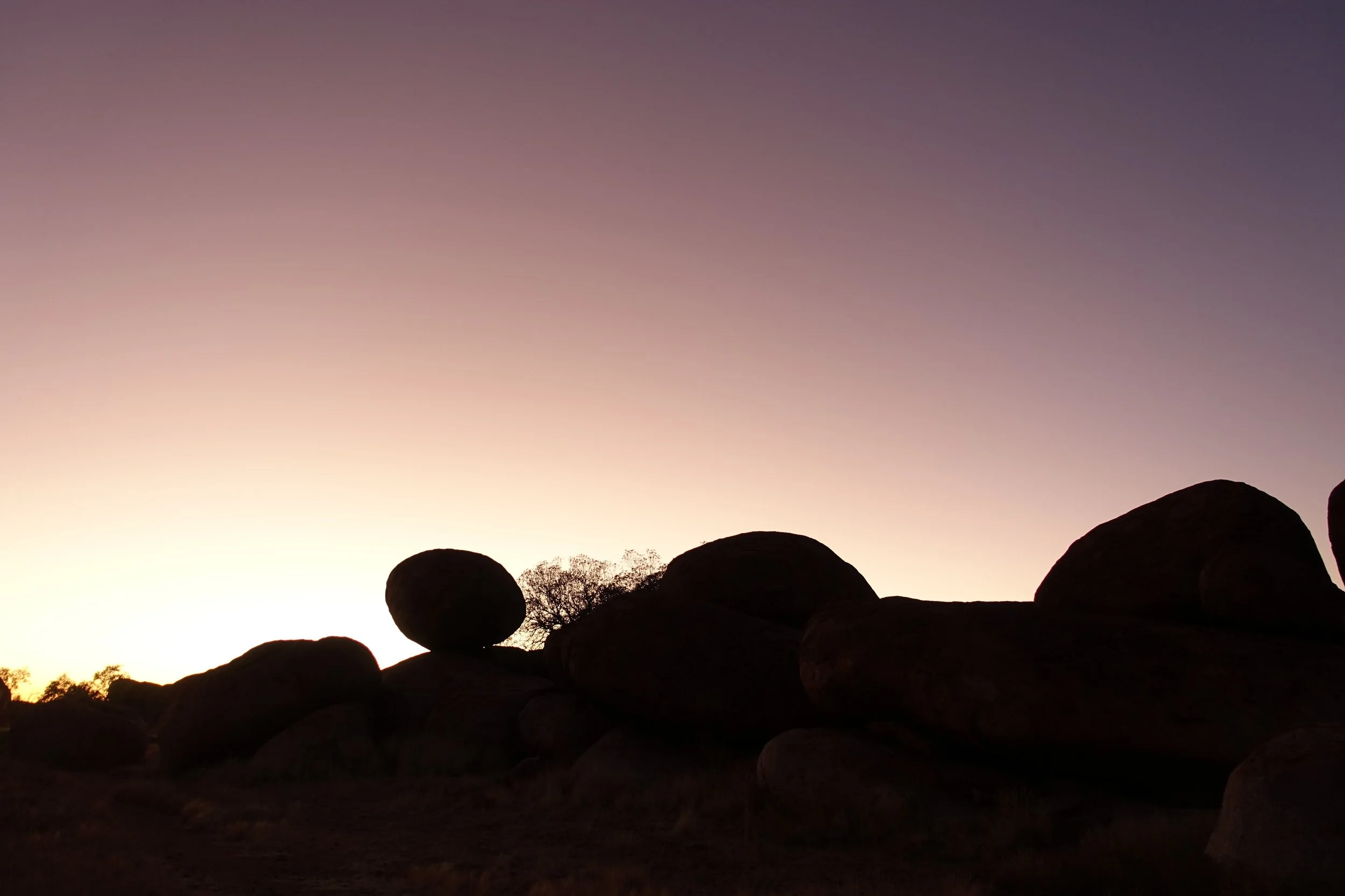  Karlu Karlu / Devils Marbles 