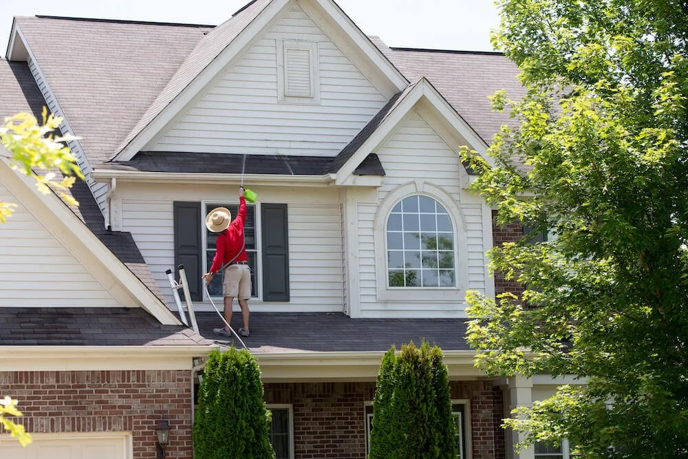 What mistakes to avoid when washing the roof?