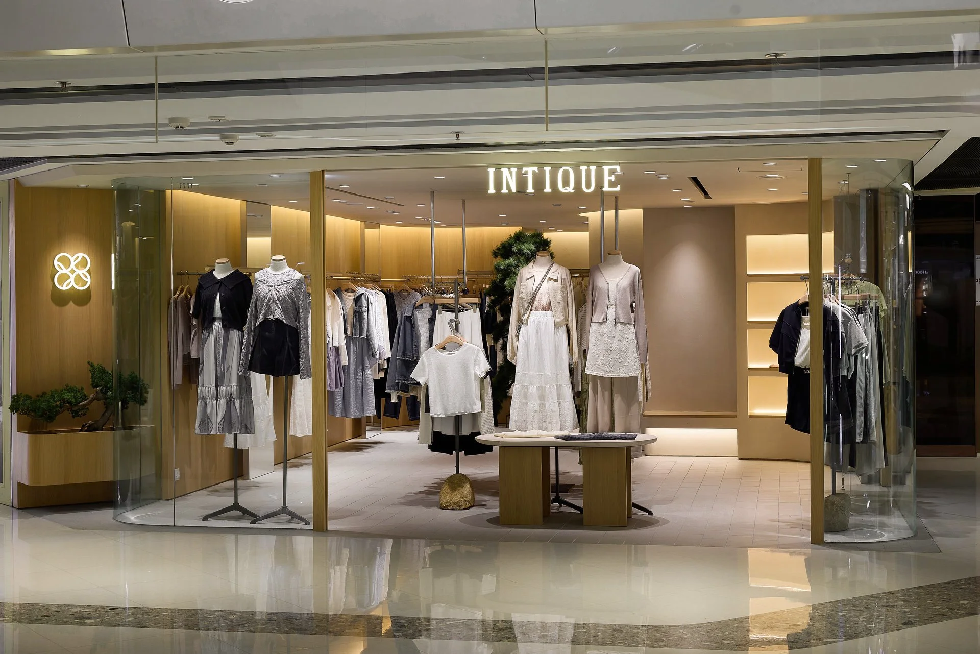 intique-Metroplaza-shopfrot-01.jpg