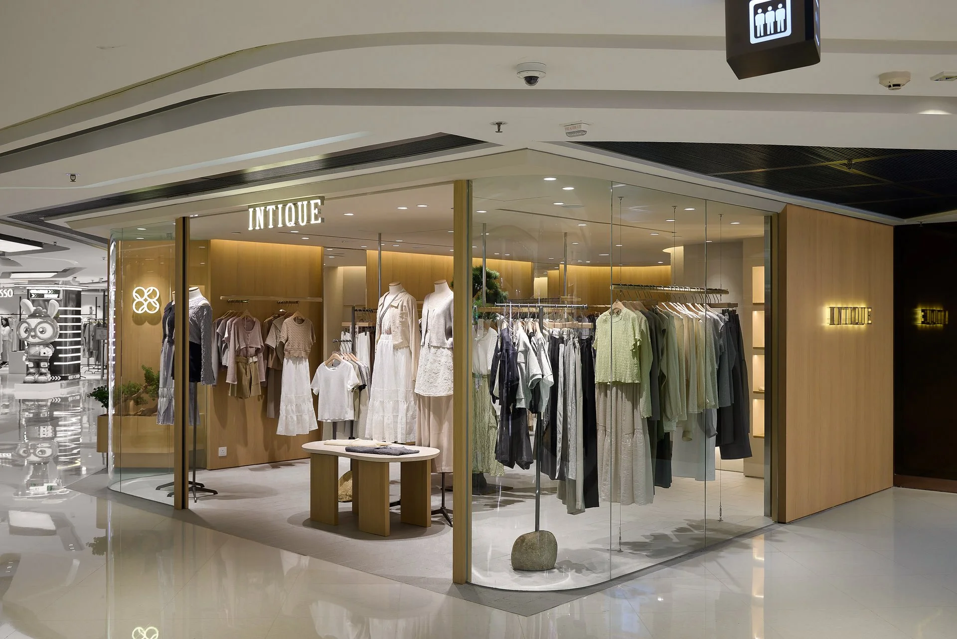 intique-Metroplaza-shopfrot-02.jpg