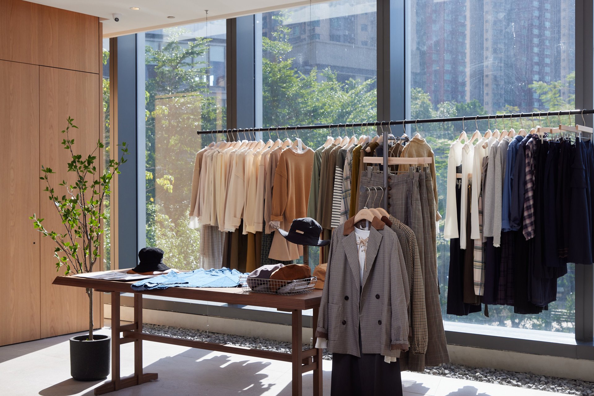 INTIQUE YOHO MALL - Fashion Retail Store Design — KANCY STUDIO