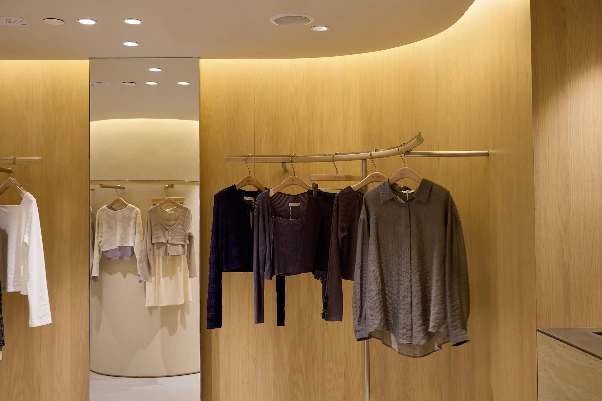 intique-Metroplaza-interior- 03.jpg
