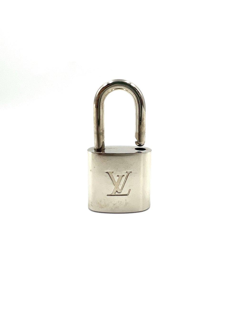 Louis Vuitton Silver Padlock and Key Set Lock Cadena 12LV1104 – Bagriculture