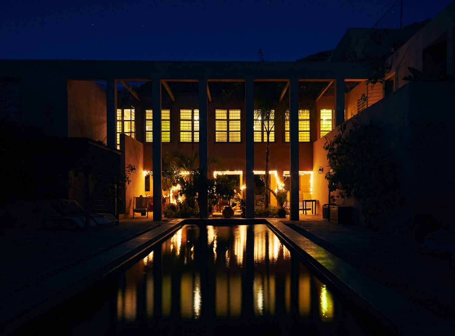 bigmainhouse_outside_night_fincadelalamo.jpg