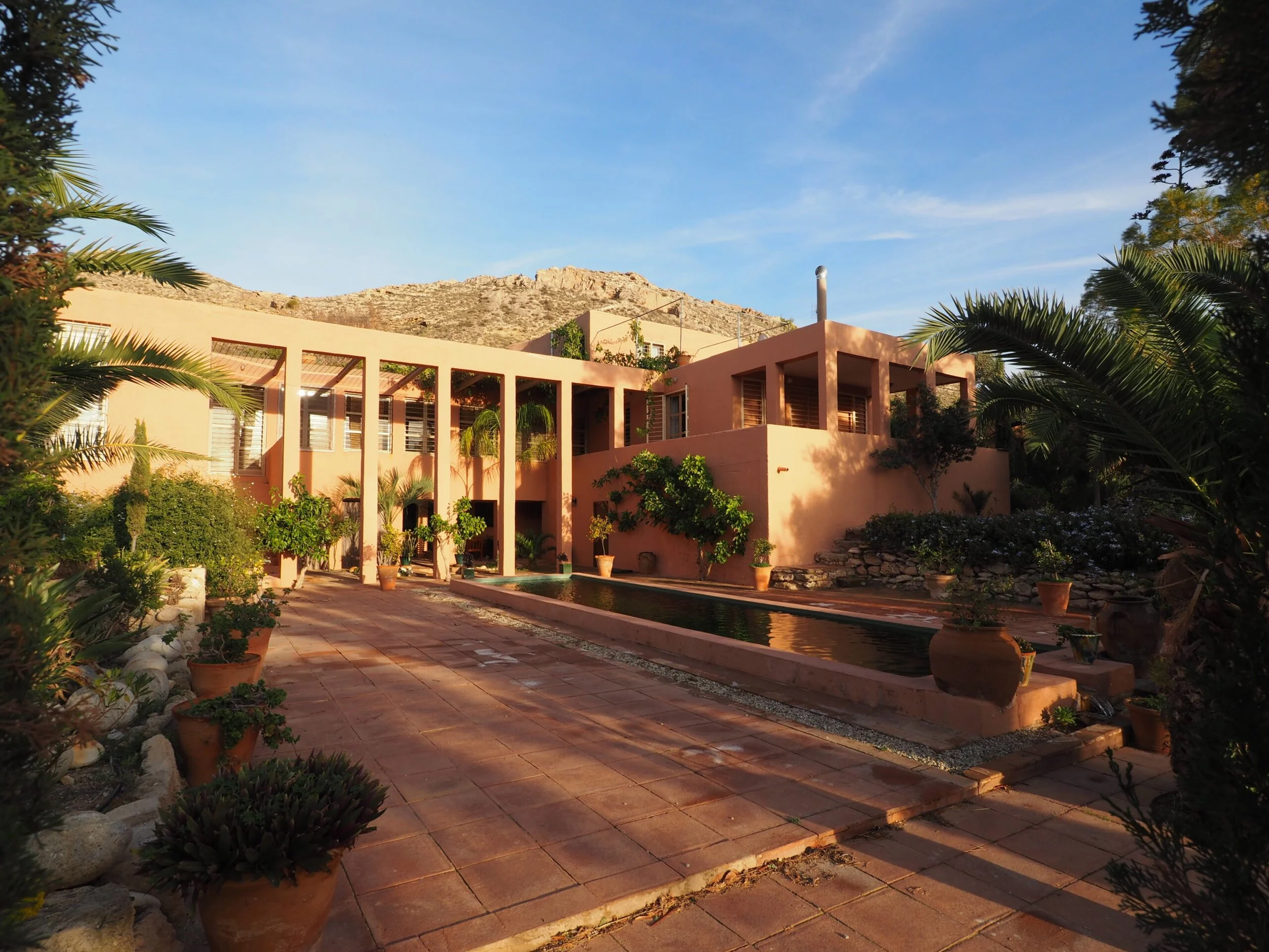 bigmainhouse_outside_fincadelalamo-1-scaled.jpg