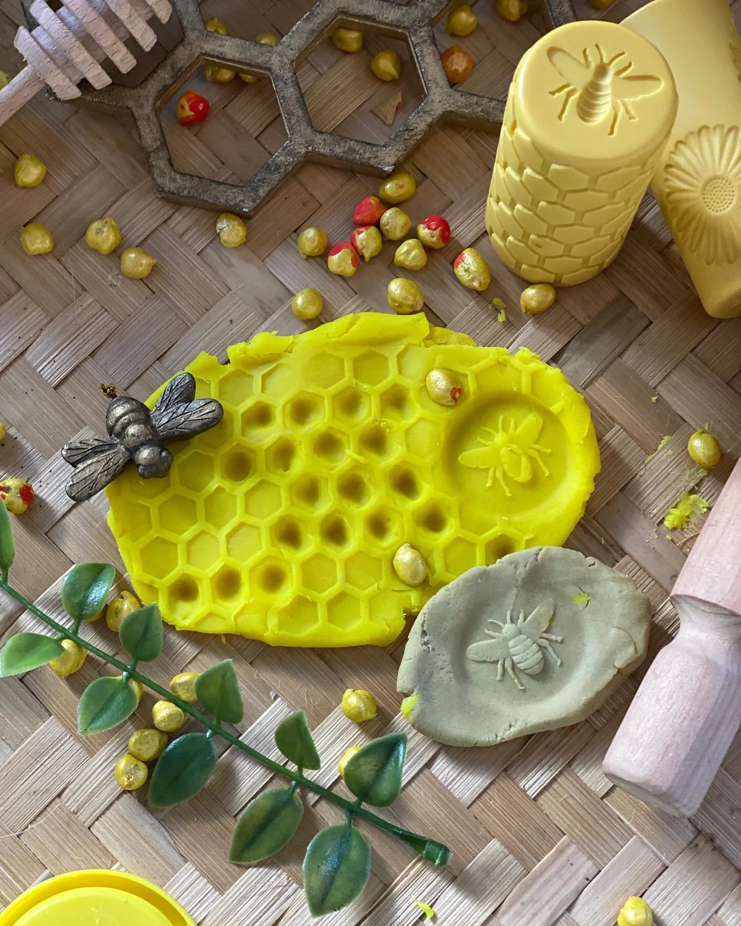 Bug play dough rollers have us dreaming about summer on cold winter days!  Use them to decorate cookies and pasta dough too.  These are available on our website (link in bio) and make a great holiday gift! 

This play dough recipe is the absolute bes