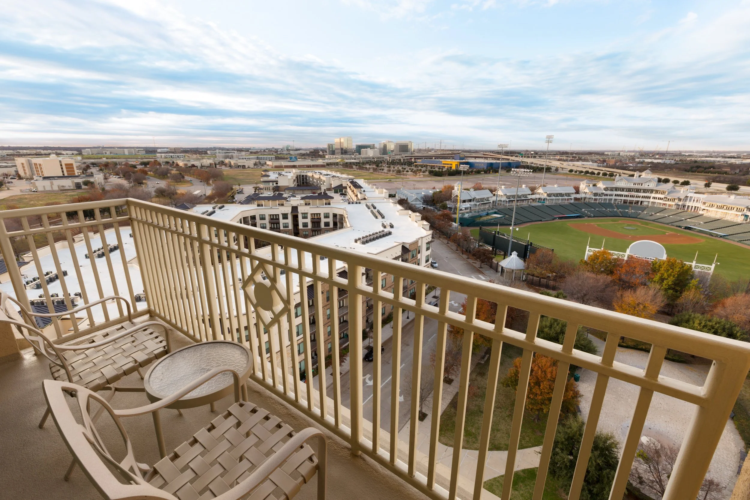 DALFS  King Suite Balcony - 1094415.jpg