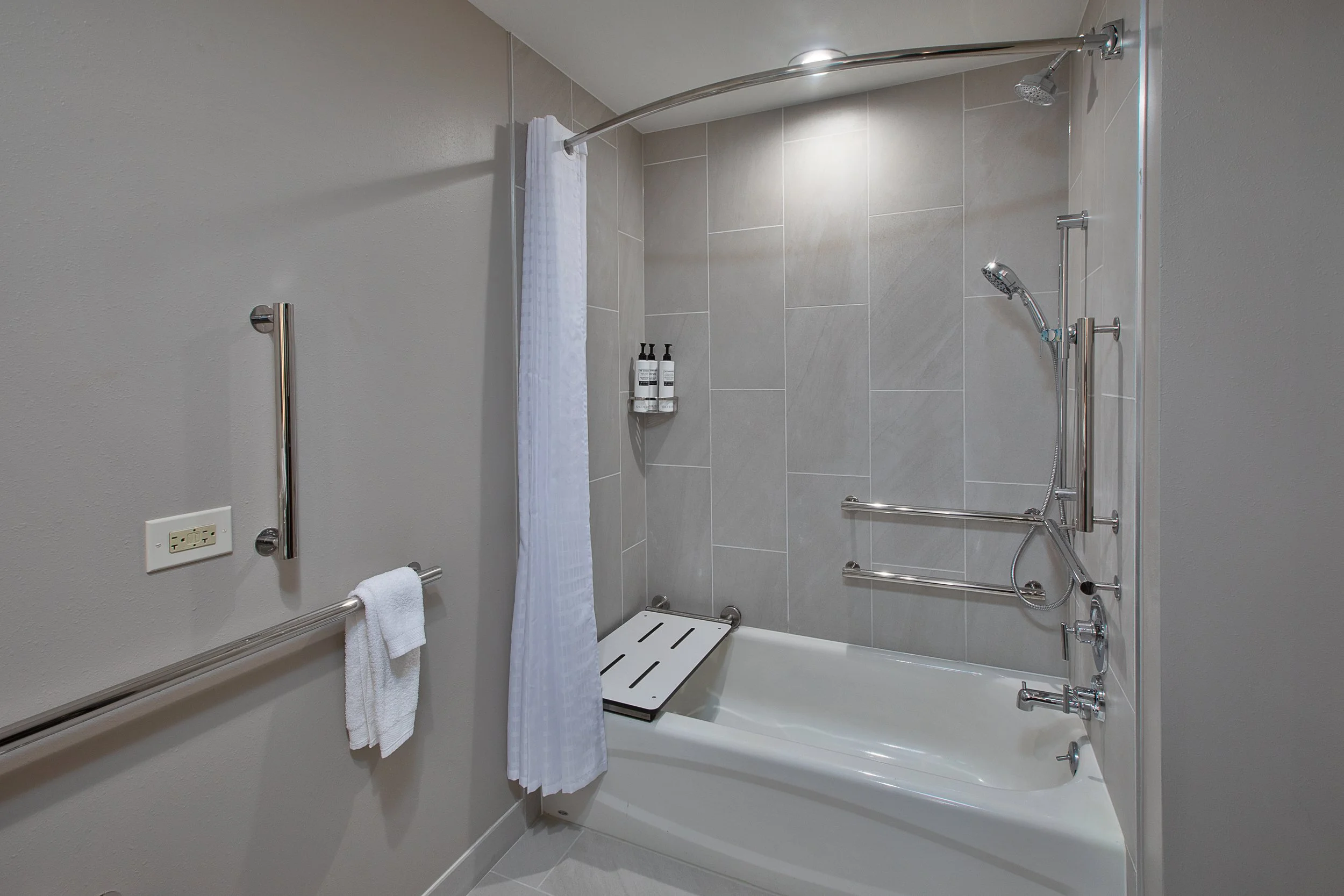 ADA Tub 1.jpg