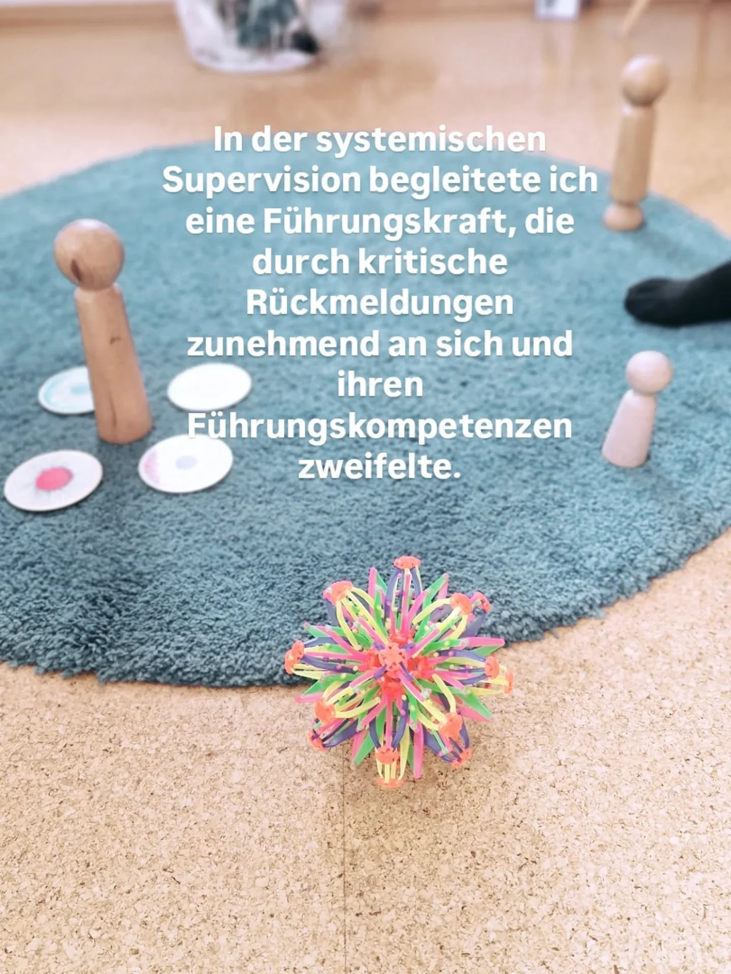 Manchmal geraten selbst erfahrene F&uuml;hrungskr&auml;fte ins Wanken. Zweifel kommen auf, das Selbstvertrauen schwindet oft ausgel&ouml;st durch einzelne R&uuml;ckmeldungen, die schwerer wiegen als gedacht.
In der Supervision zeigt sich dann: Ein Pe