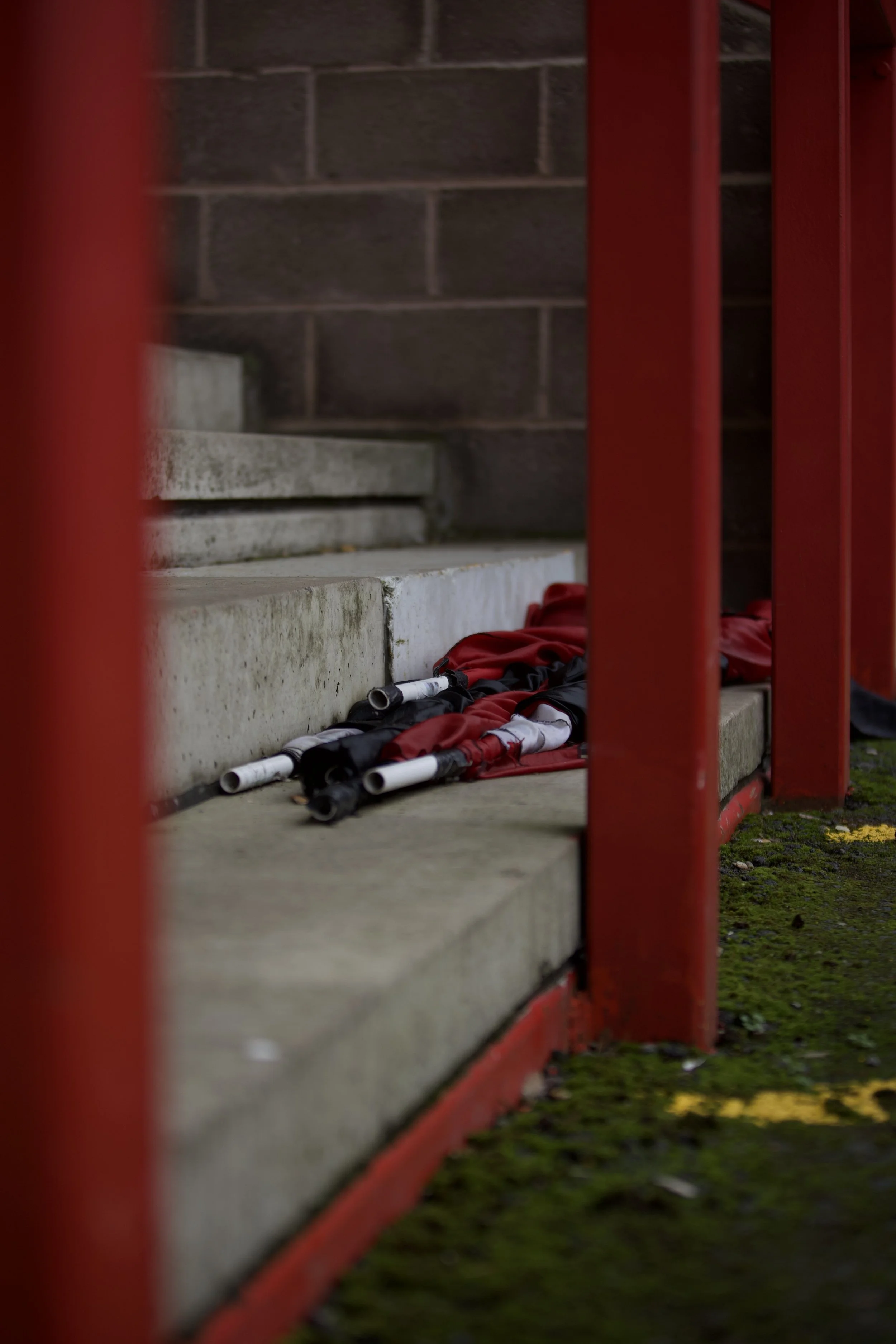 Bandiere dei tifosi del FC United of Manchester a Broadhurst Park