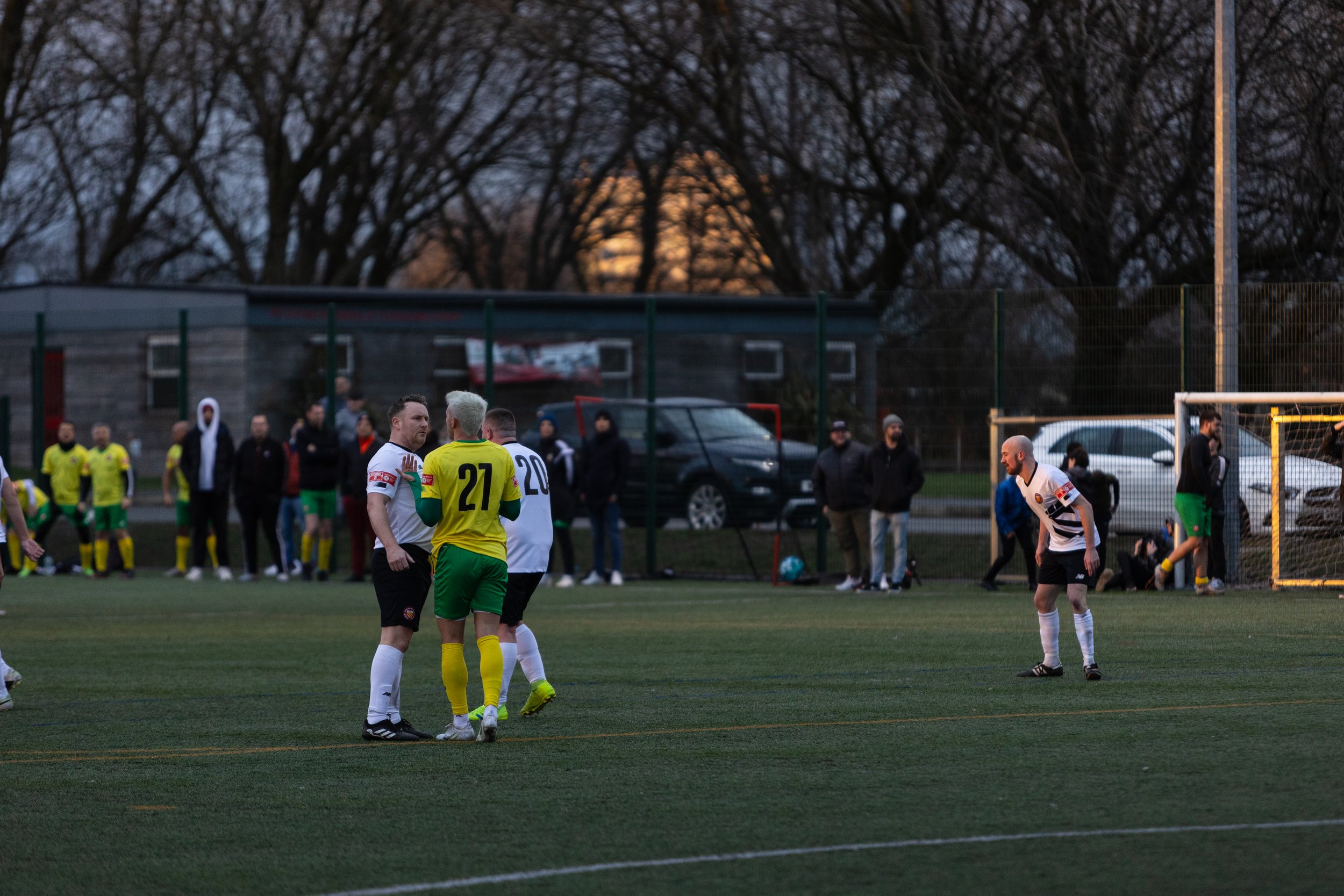 Giacomo Sanvitale subisce un fallo durante una partita di calcio contro una rappresentativa di tifosi dell' FC United of Manchester presso il campo adiacente a Broadhurst Park