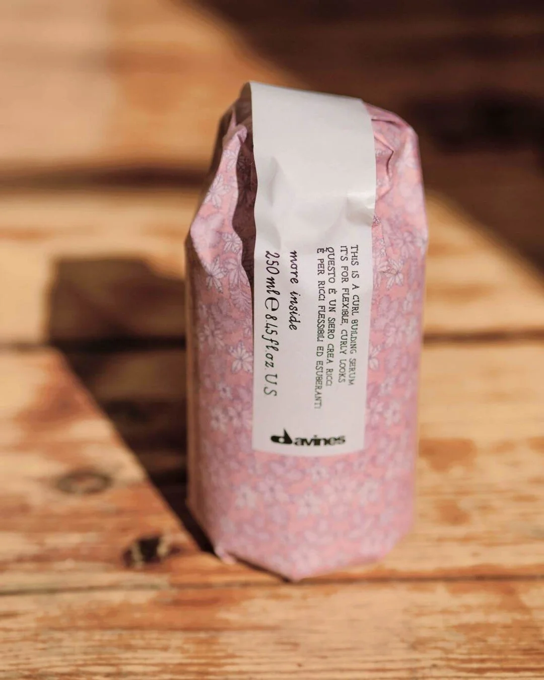 Davines More Inside Curl Building Serum

Das Serum aus der Davines More Inside Serie bringt deinen Locken mehr Struktur und Sprungkraft. Es verleiht nat&uuml;rlichen Glanz, sch&uuml;tzt vor Luftfeuchtigkeit und sorgt f&uuml;r einen effektiven Anti-Fr