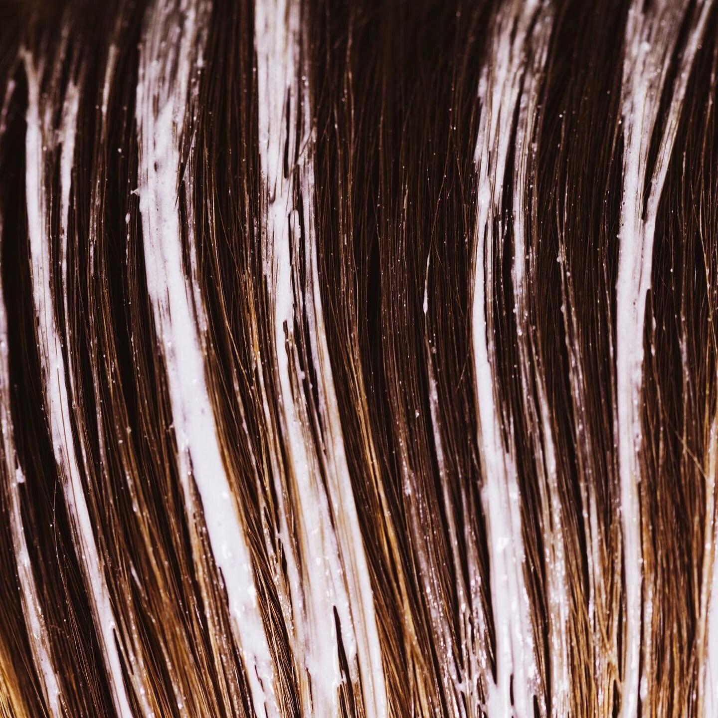 Color Up

Dein Haar wirkt fad und hat allen Schein verloren? Wir beraten dich gerne zum Thema Highlights, Farbe und Str&auml;hnen. Denn mit jeder kleinen Ver&auml;nderung, kommt meinst etwas Sch&ouml;nes um die Ecke. Was soll es bei dir sein?

#doubl