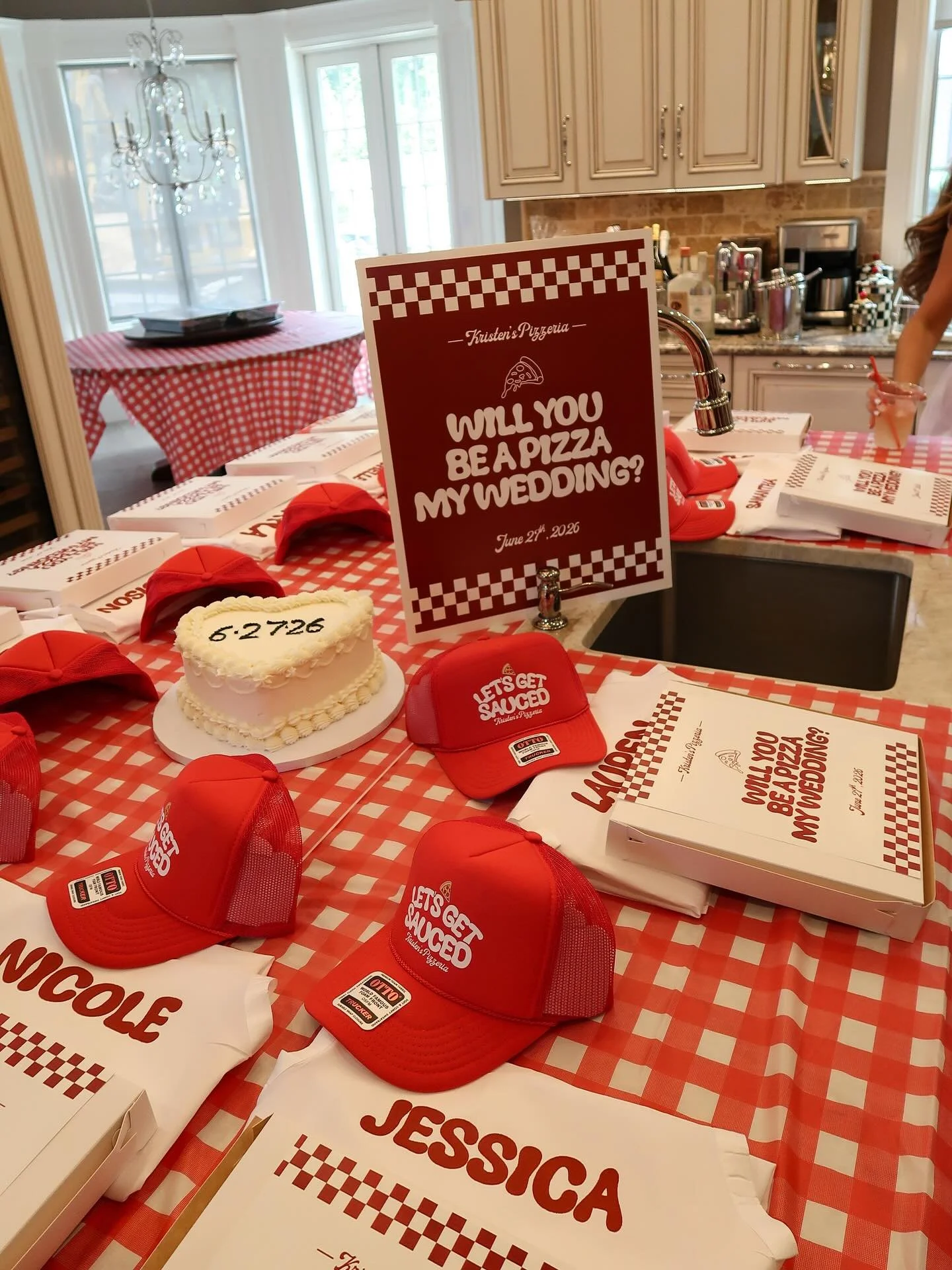 Will you be a pizza my wedding? 💍🍕

Custom trucker hats, aprons &amp; pizza boxes made by me! So lucky to celebrate with the best girls by my side. ❤️

#smallbusiness #supportsmallbusiness #handmade #shopsmall #shoplocal #smallbusinessowner #entrep