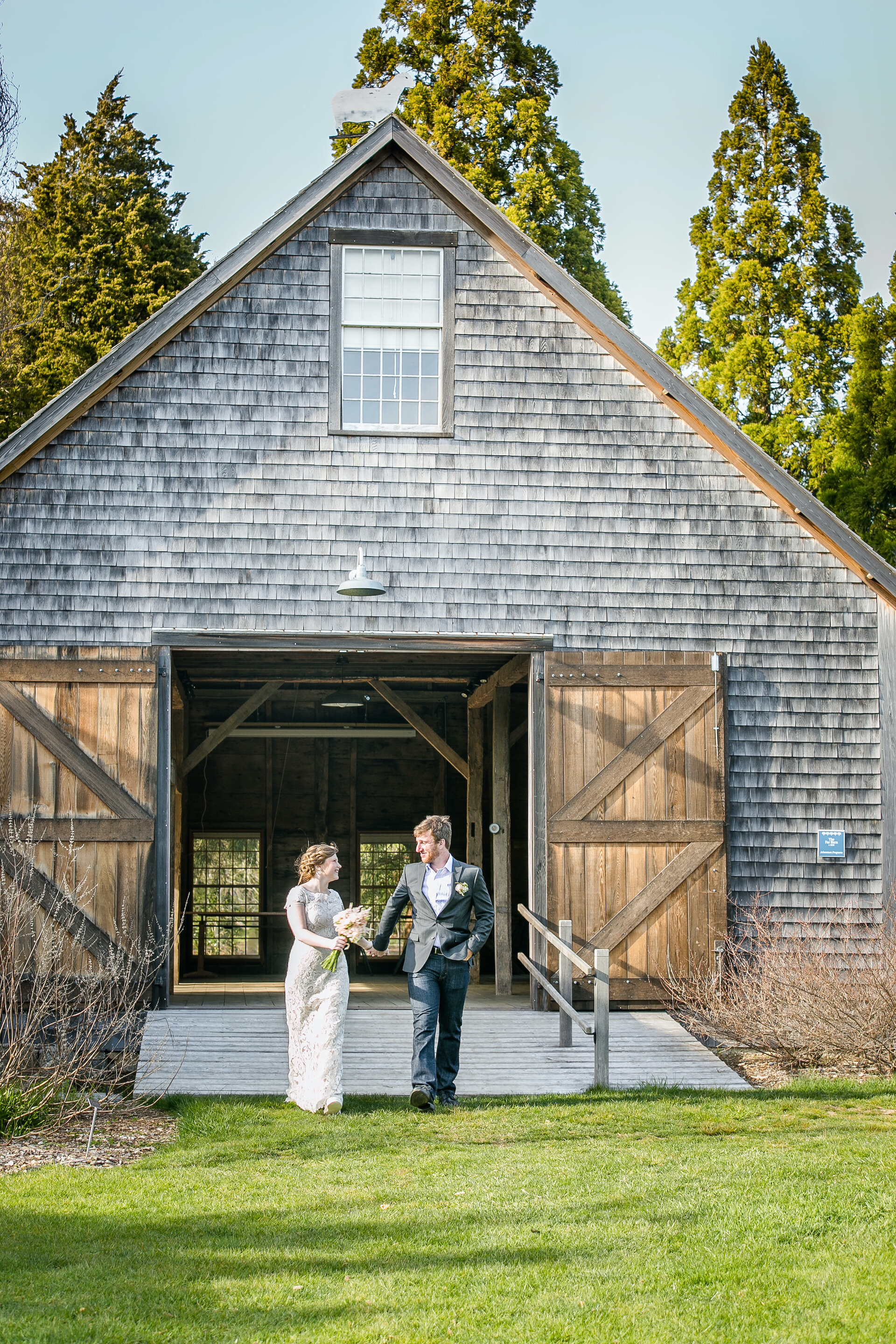 Barn wedding on marthas Vineyard.jpg