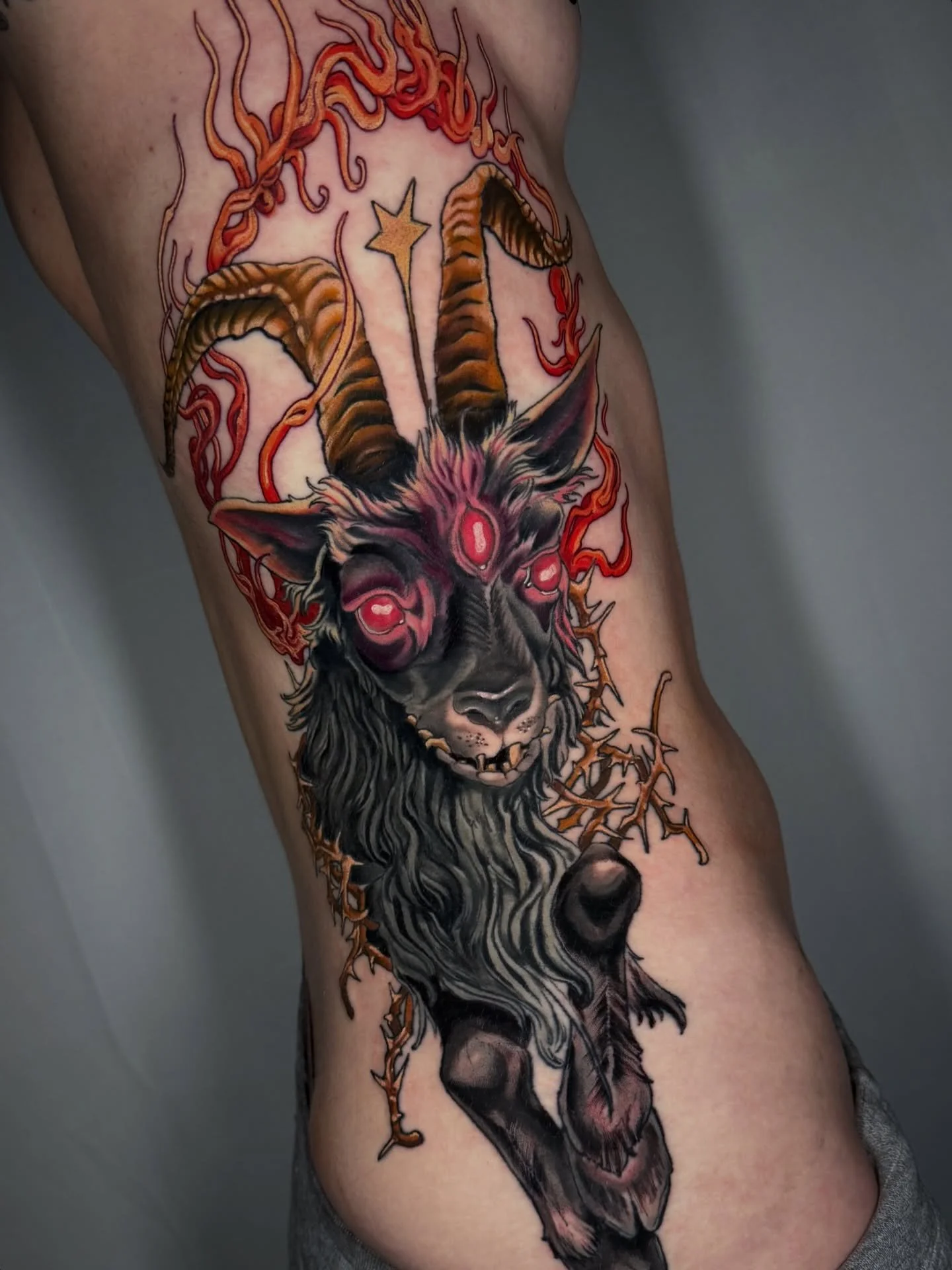After a few sessions we wrapped up this massive rib panel for Anna! Thanks for sitting so fucking insane for a little over 20 hours for this piece! I absolutely love doing large scale work and would love to take on some more project like this! Second