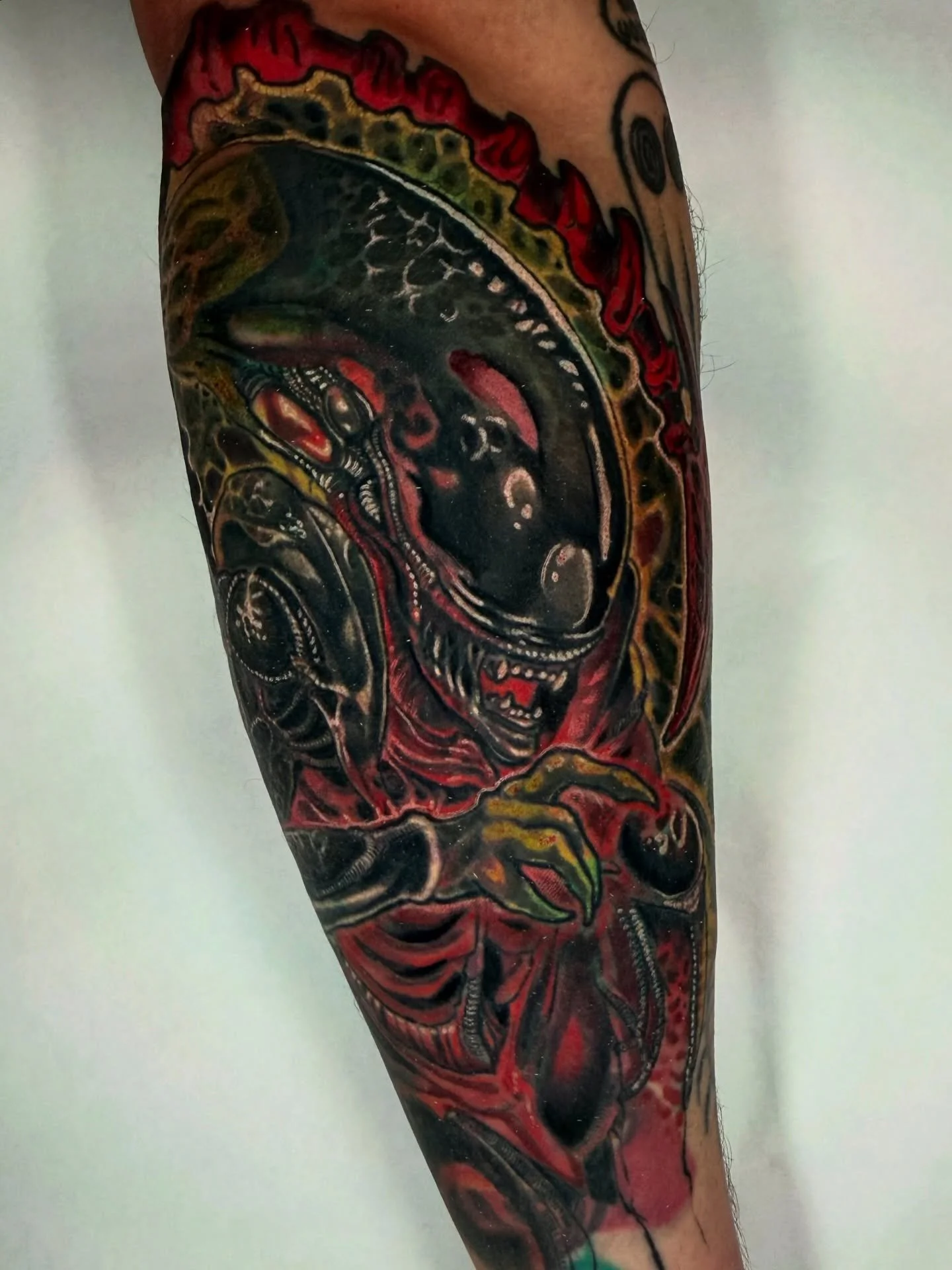 Xeno cover up for Kevin! Swipe to the last side to see the cover up! I&rsquo;ll post a video later, mostly all healed just had a small button up session today! 

Thanks for the trust my friend! 

#akrontattoos #akrontattooer #ohiotattooers #ohiotatto