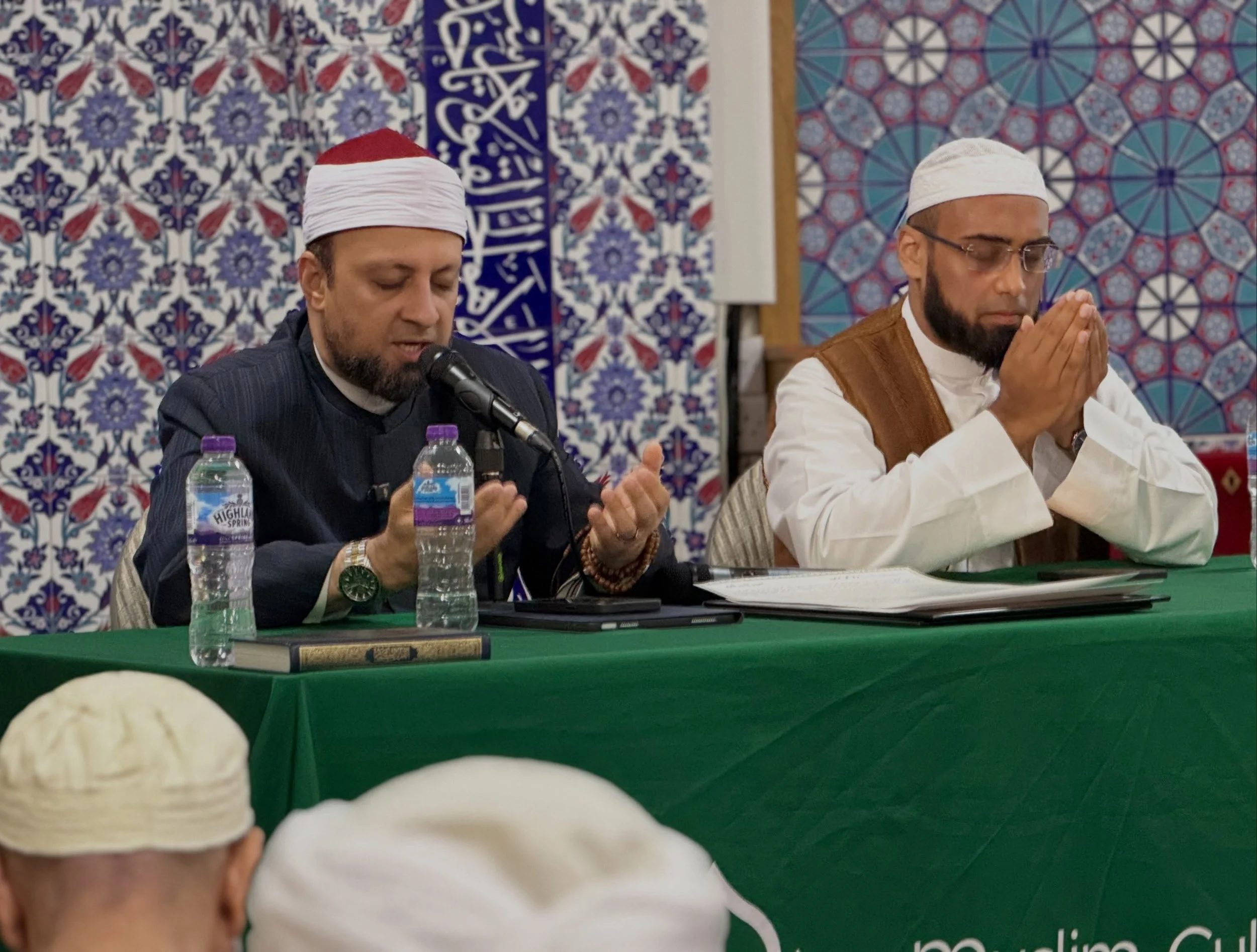 📸 Ijazah Completion Ceremony at MCWAS with Shaykh Dr Mohammed Fouad Abdul Majid

A glimpse into a truly special evening of Qur&rsquo;an, recitation and inspiration. 

Two students, Qari Zain Hanid and Qari Junaid Noor, completing their Qur&rsquo;an 