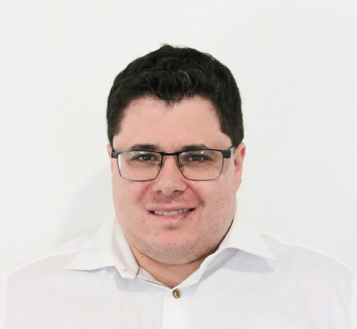 Ryan square headshot.png