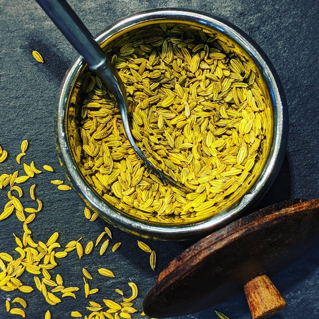 Fennel is a member of the &lsquo;Umbelliferae&rsquo; family as is cumin, coriander and dill seeds. This explains why they all look very similar.

You may have spotted a bowl of fennel seeds in an Indian restaurant. There is an important Ayurveda purp
