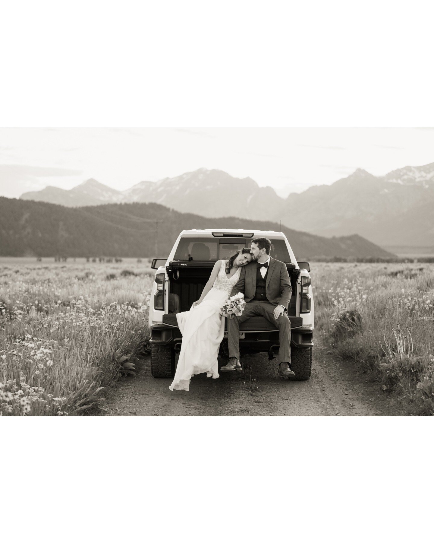 A few frames from a few days ago with Kelsey and Dave&bull;
&bull;
&bull;
#jacksonhole
#jacksonholewedding
#jacksonholeweddingphotographer
#jacksonholeweddingphotography
#jacksonholephotographer
#tetonwedding
#grandtetonwedding
#wyomingwedding
#wyomi