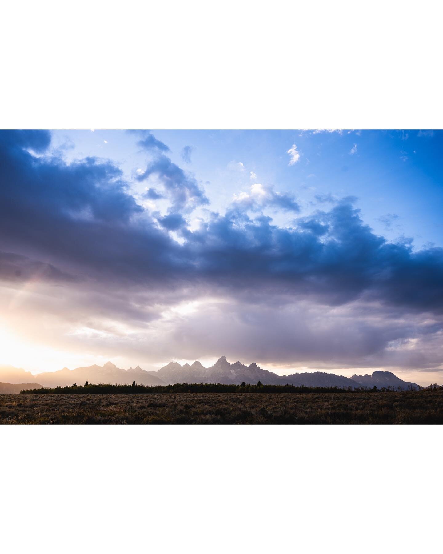 Range view. Love this place. #itswhatwedohere #jacksonhole #fueledbythetetons &bull;
&bull;
&bull;
#jacksonhole
#jacksonholewedding
#jacksonholeweddingphotographer
#jacksonholeweddingphotography
#jacksonholephotographer
#tetonwedding
#grandtetonweddi