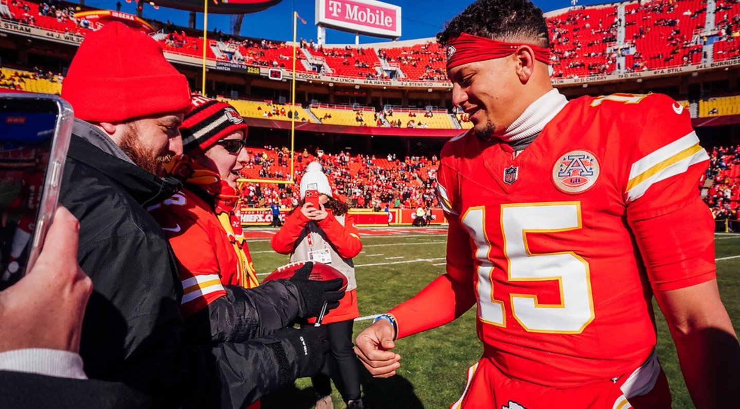 Back in December, I had the honor of photographing Bradley&rsquo;s Dream Weekend with Dream On 3 in Kansas City. It was a weekend filled with everything the city has to offer, but day two was truly unforgettable. ⚡

The morning began with a tour of t