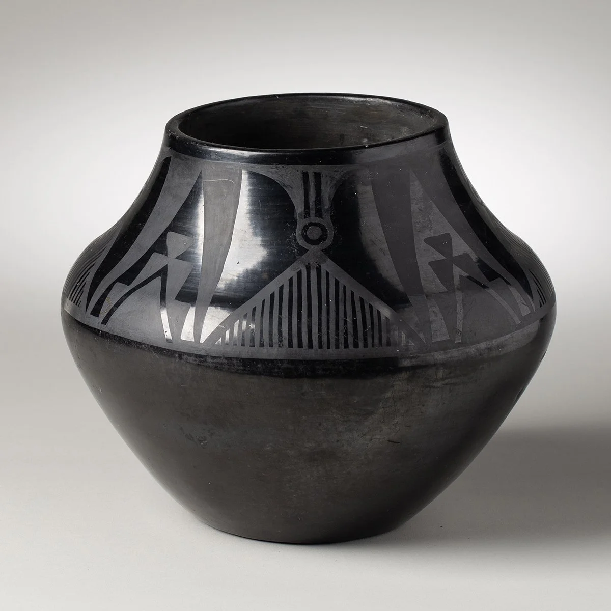 1808-Tonita-Martinez-Roybal-Olla-Historic-Pottery-Native-American-Art-Blackburn-3.jpg