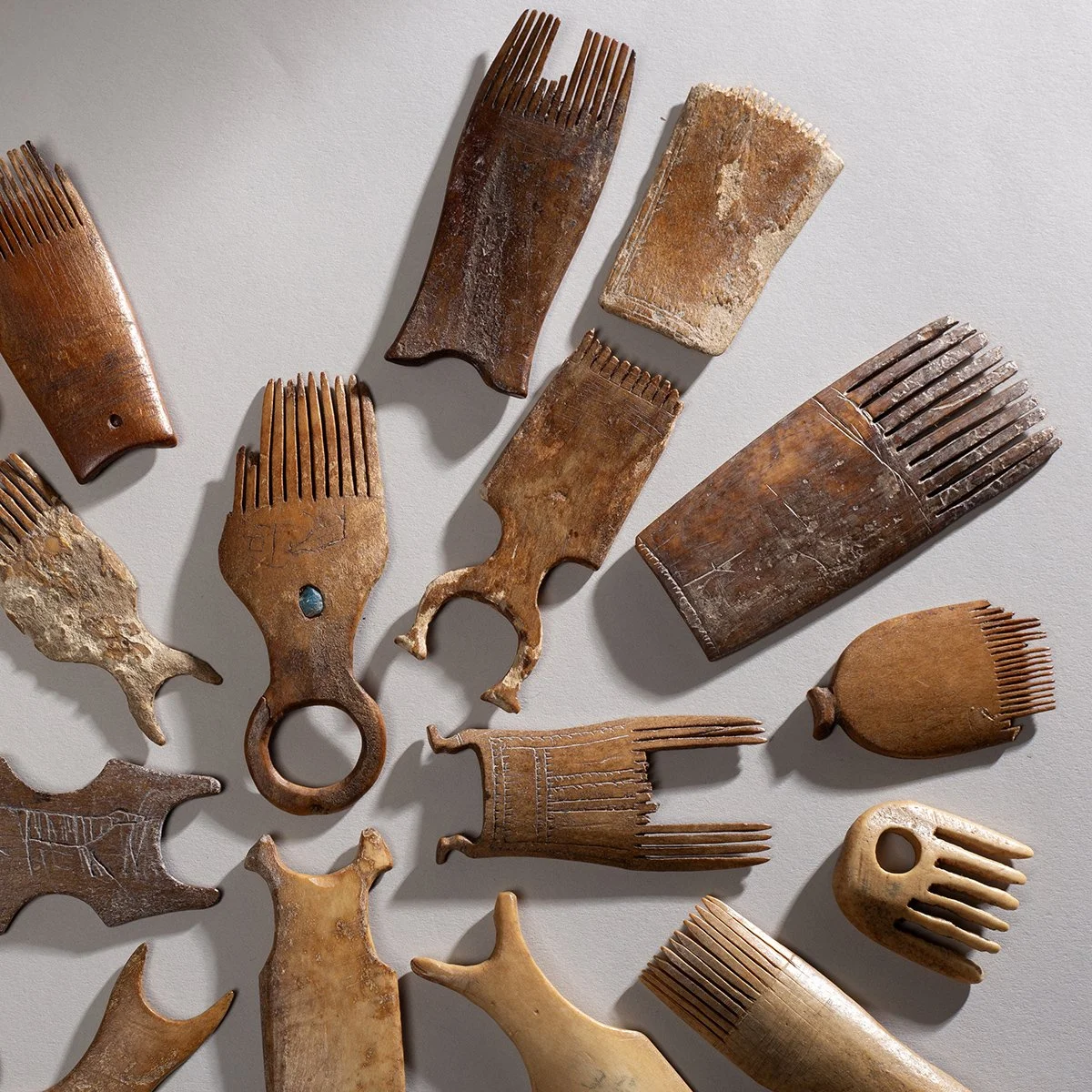 1477-Collection-25-Eskimo-Combs-Eskimo-Native-American-Art-Blackburn-3.jpg