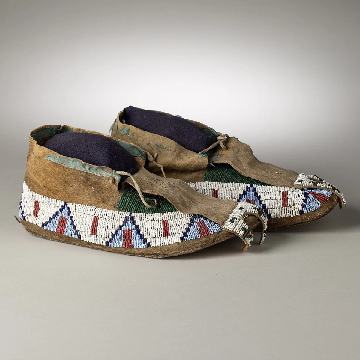 2599-Lakota-Sioux-Moccasins-Art-Blackburn-3.jpg