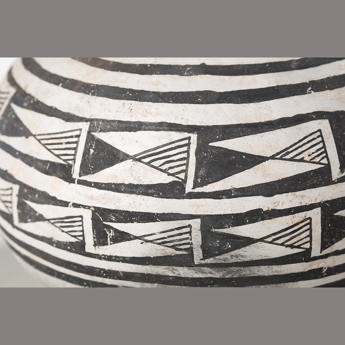 1499-Exceptional-Mint-Puerco-Olla-Pre-Historic-Pottery-Native-American-Art-Blackburn-2.jpg