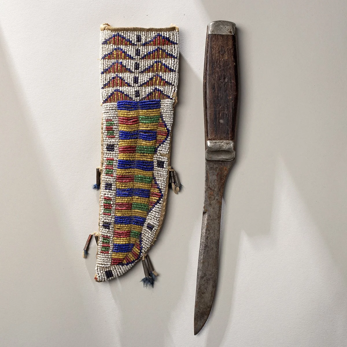 2226-Fine-Sioux-Knife-Beadwork-Quillwork-Native-American-Art-Blackburn-2.jpg