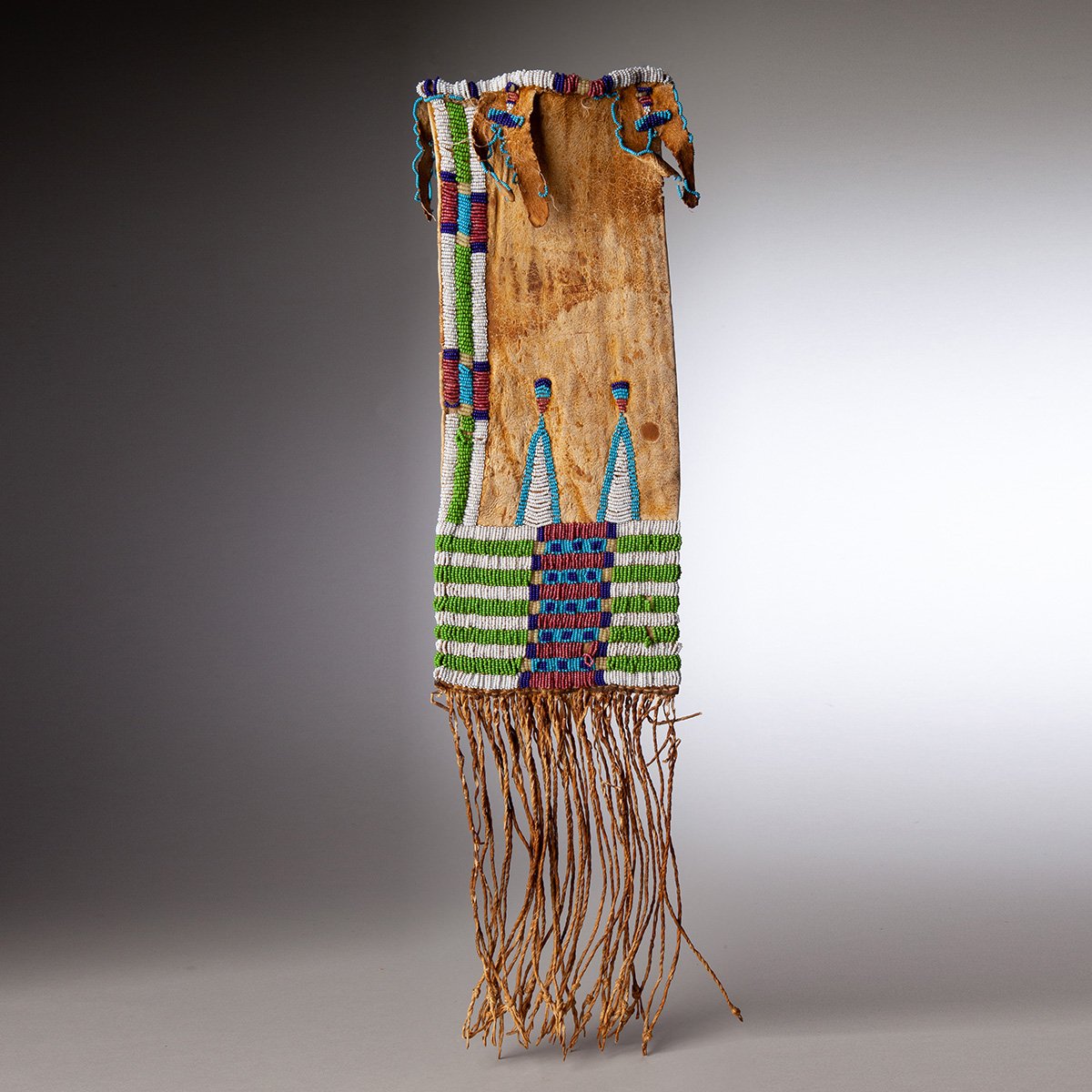 Teton-Sioux-Pipe-Bag-Beadwork-Textiles-Native-American-Art-Blackburn-1.jpg