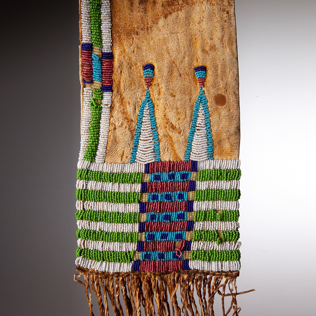 Teton-Sioux-Pipe-Bag-Beadwork-Textiles-Native-American-Art-Blackburn-4.jpg