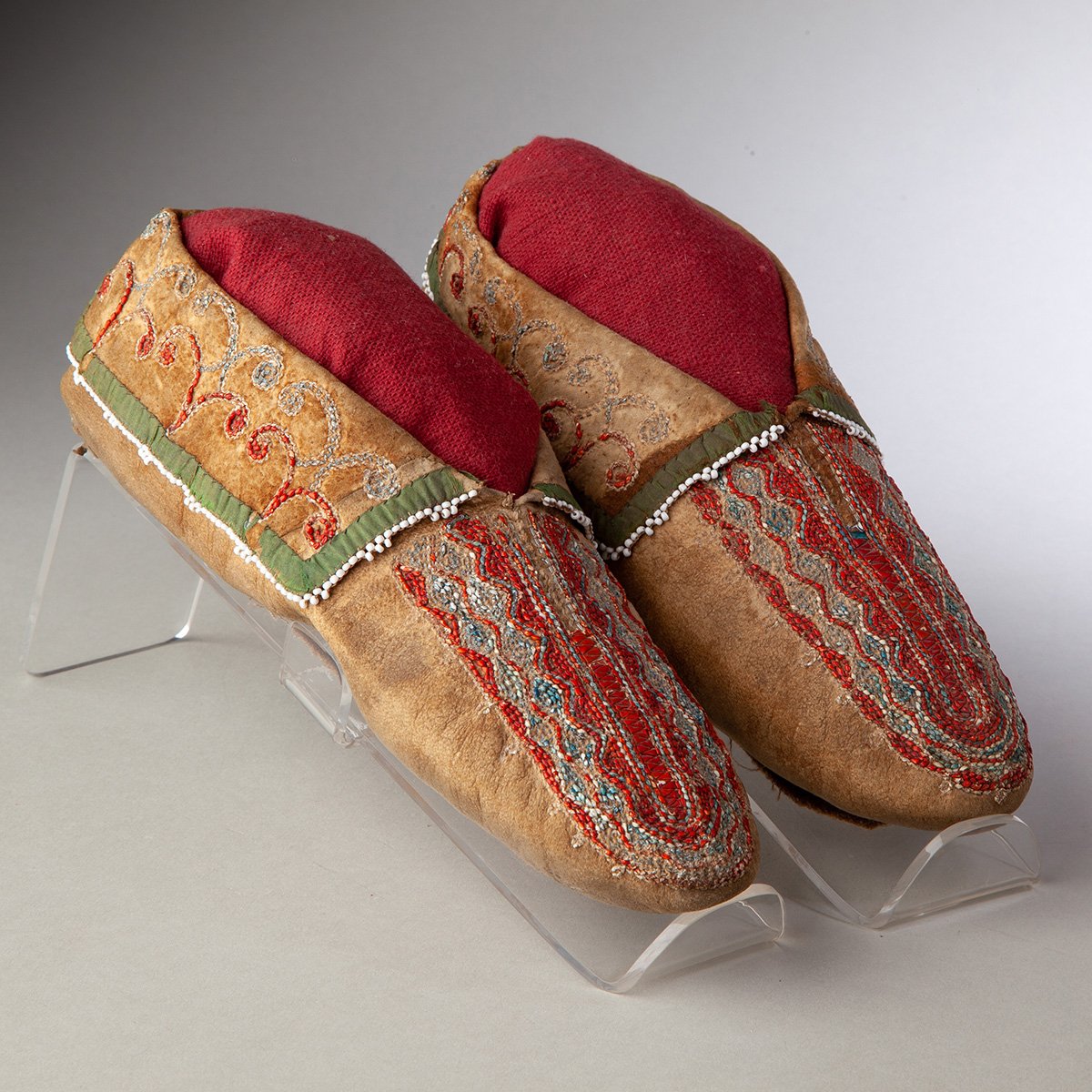 Iroquois-Quilled-Moccasins-Beadwork-Textile-Native-American-Art-Blackburn-3.jpg