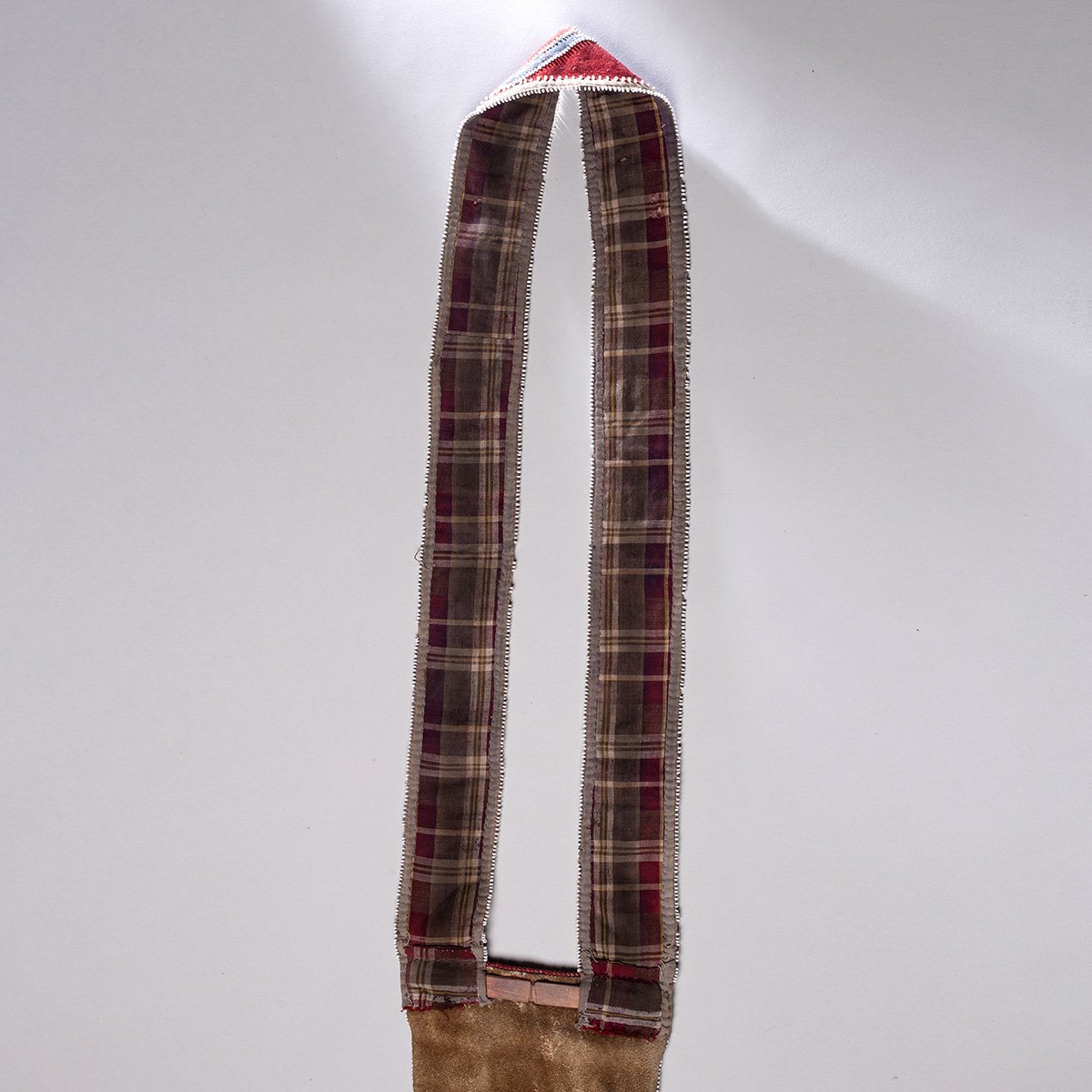 Superb-Tahltan-Bag-Beadwork-Native-American-Art-Blackburn-4.jpg