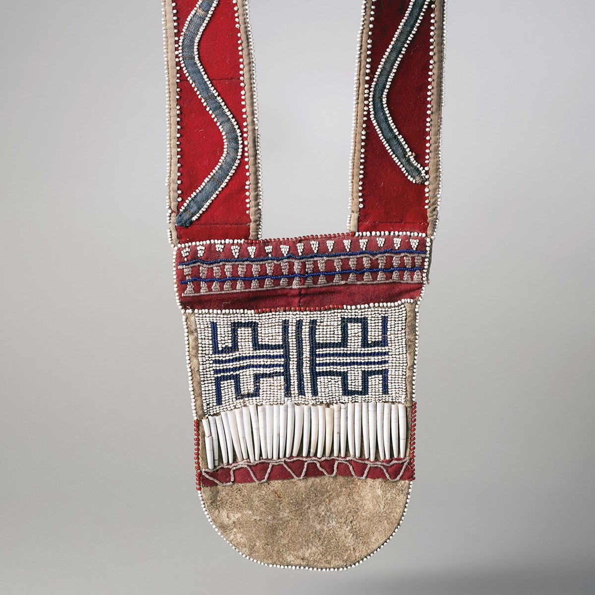 Superb-Tahltan-Bag-Beadwork-Native-American-Art-Blackburn-2-RT.jpg