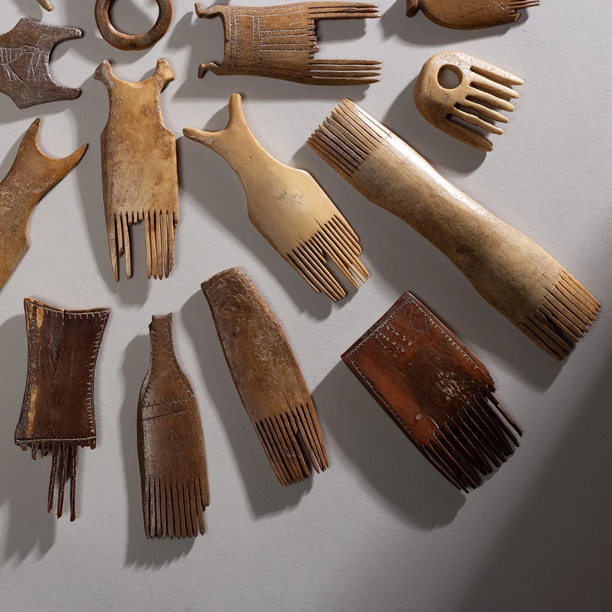 1477-Collection-25-Eskimo-Combs-Eskimo-Native-American-Art-Blackburn-5.jpg