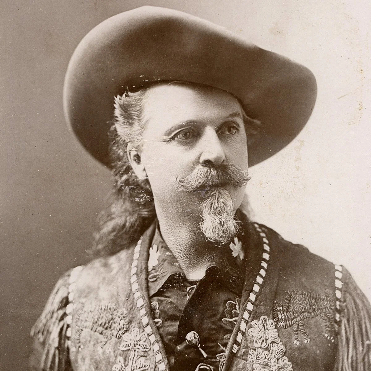 1381-Col-W-F-Cody-Buffalo-Bill-Cabinet-Card-Photo-Western-Cowboy-Art-Blackburn-2.jpg
